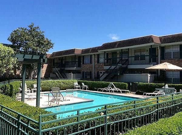 1st image of 845 Augusta Dr APT B40
