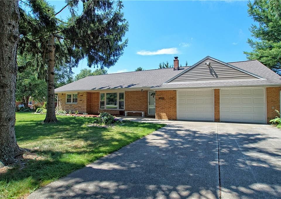 1st image of 9566 Airlane Dr
