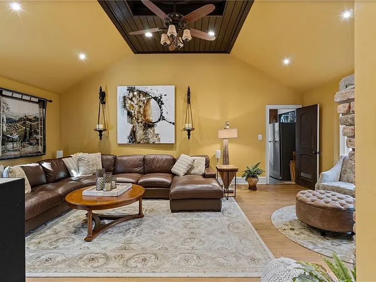 1532 Huntingdon Trl — Photo 16