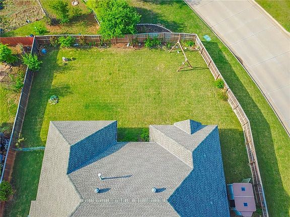 3rd image of 2412 Pantheon Cir