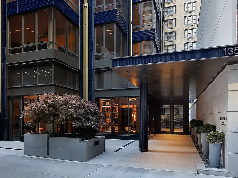 135 E 47th St #18C — Photo 8