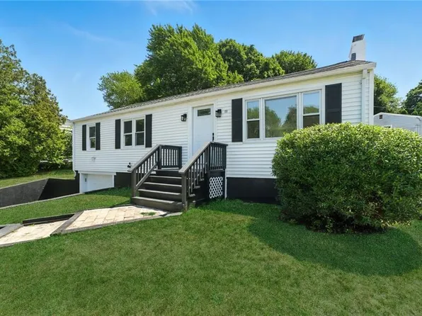 82 Barton Ave, Warwick, RI 02889