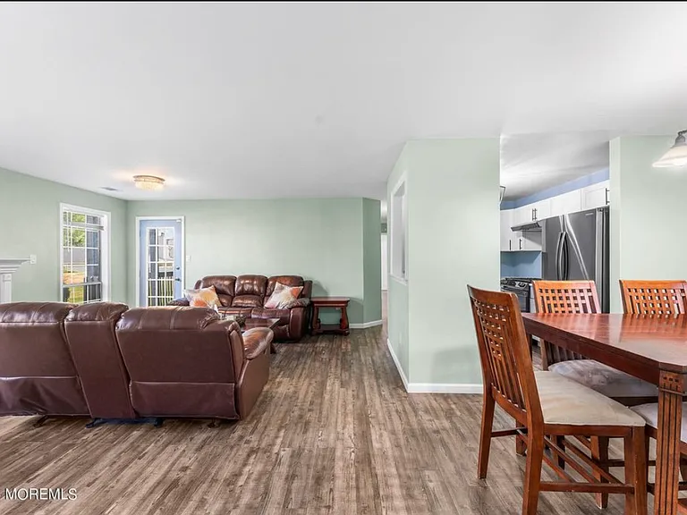 339 Yorkshire Pl — Photo 14