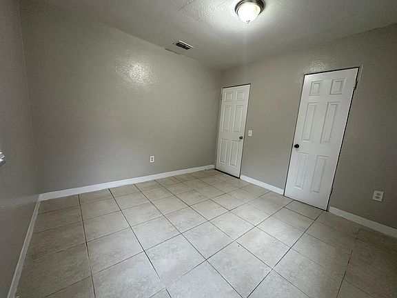 3rd image of 1605 E Maple Ave #1