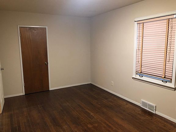 4th image of 4881 Bowen Ave
