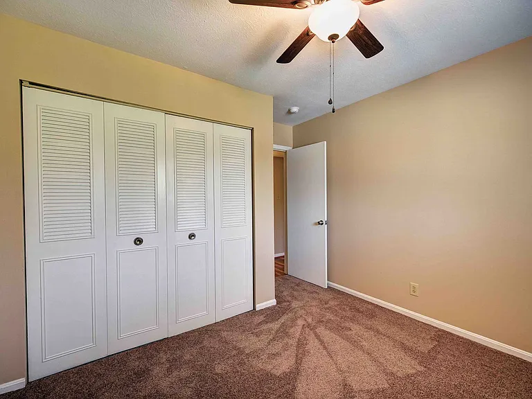 Highlands 2 bedroom apartment walking distance to Bardstown Road. — Photo 12
