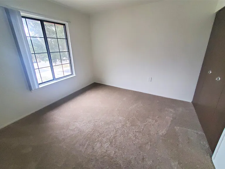 Windsor Place Apartments — Photo 138