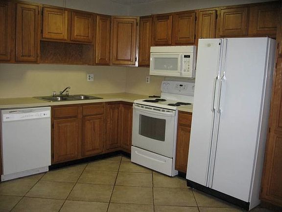 4th image of 4280 Marilyn Dr