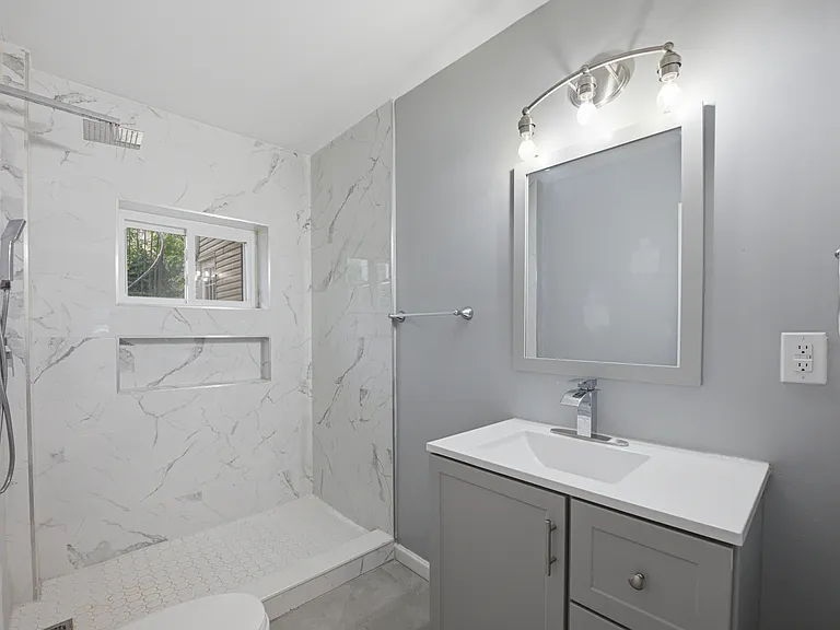 71 E 22nd St #1 — Photo 8