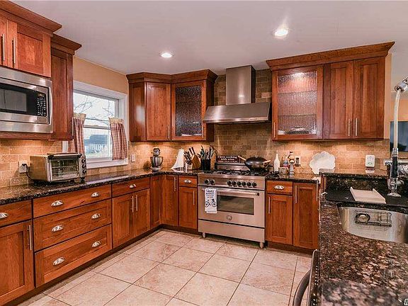 5th image of 324 Glenmore Ln