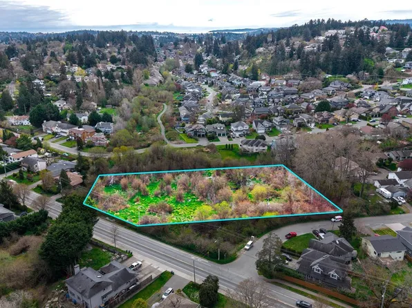 4104 Interurban Rd, Saanich, BC V8Z 4W7