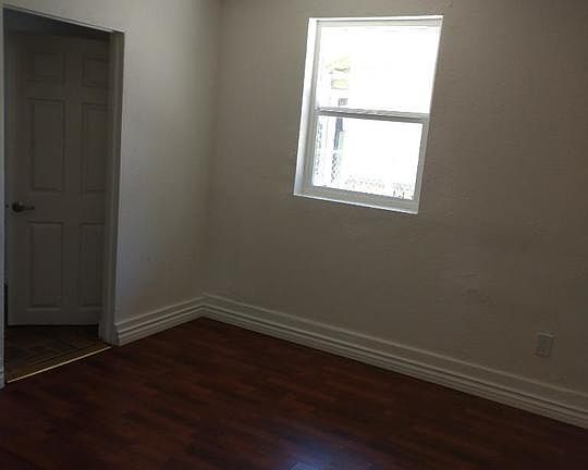 3rd image of 804 W 53rd St