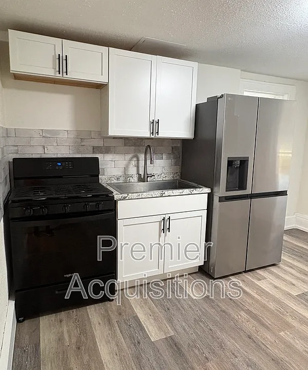 702 Biltmore Blvd #19