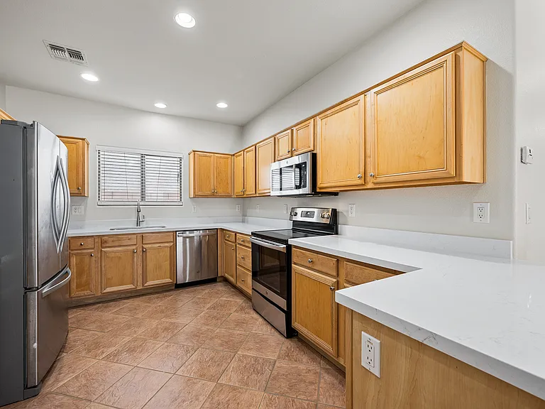 15929 W Custer Ln — Photo 7