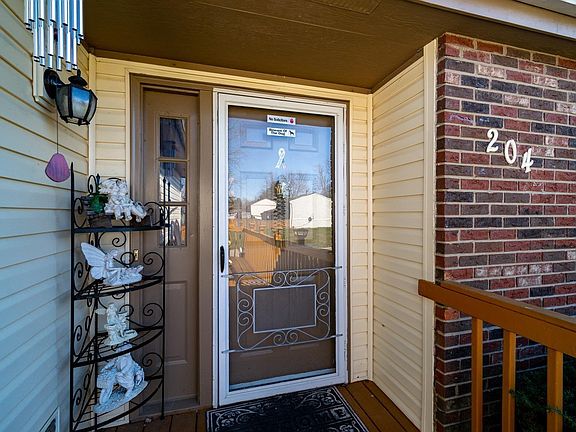 4th image of 204 Deer Creek Dr