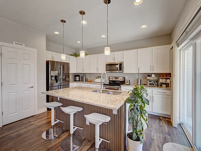 4713 Helena St — Photo 9
