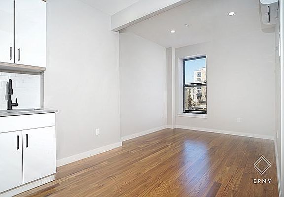 3rd image of 184 Hart St #4