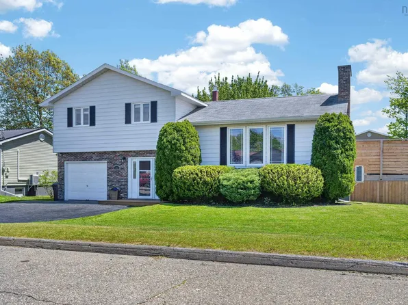 25 Andrews Ave, Cape Breton, NS B1R 2G8