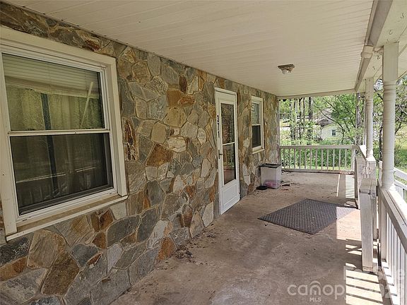 5th image of 371 Beason Rd