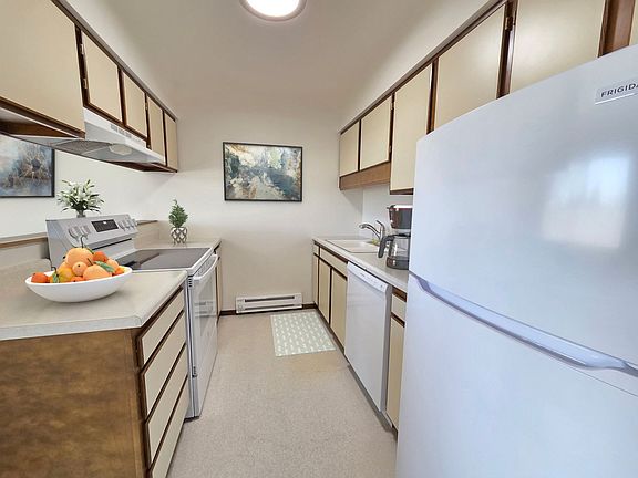 4th image of 2735 E Upriver Dr APT 2