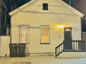 327 9th St, Troy, NY
