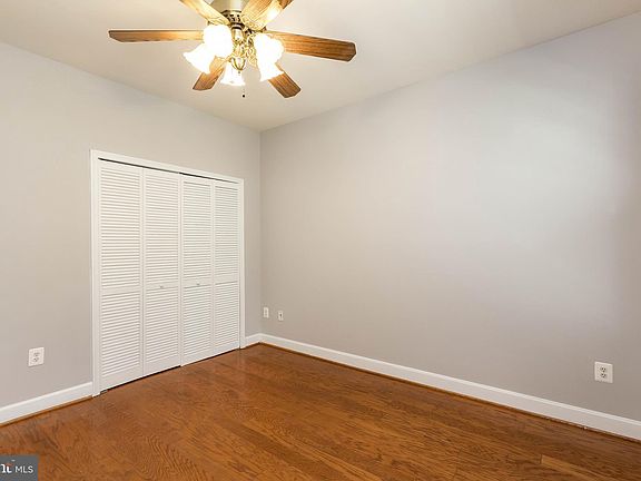 5th image of 563 Pelican Ave