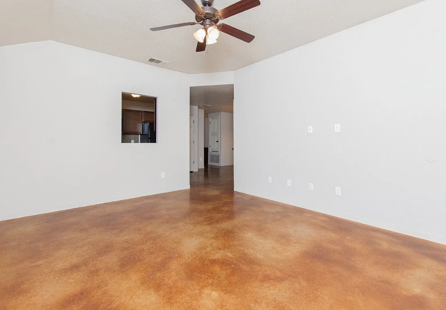 3 bed, 2.0 bath, 1316 sqft, $1,250 — Photo 3