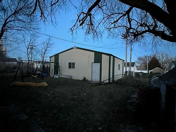 3rd image of 108 S Pear St