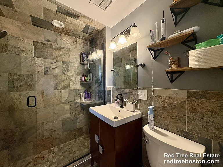 914 Beacon St #4 — Photo 6