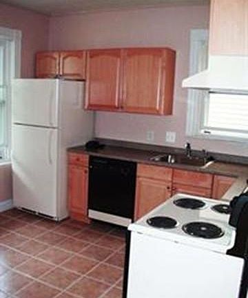 4th image of 1050 Saratoga St