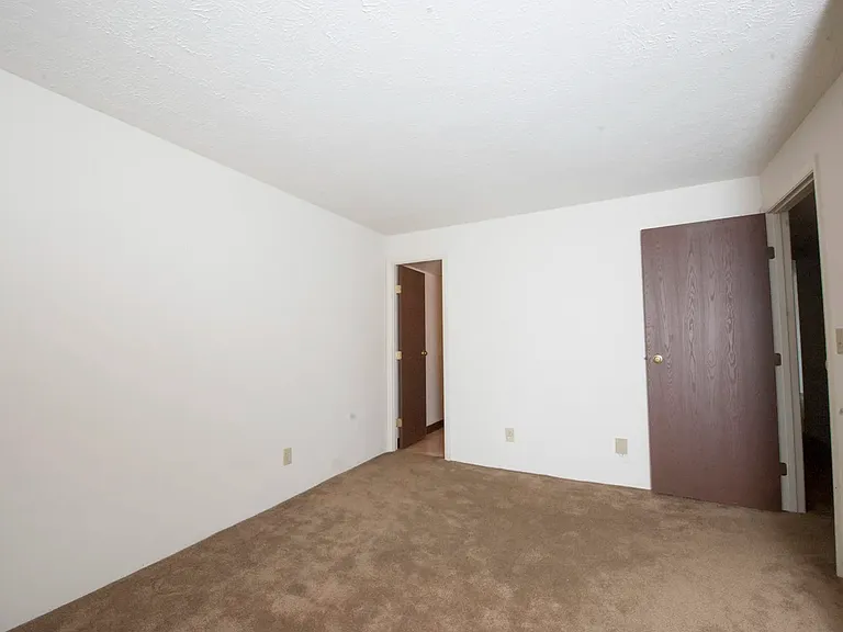 Delshire Apartments — Photo 9