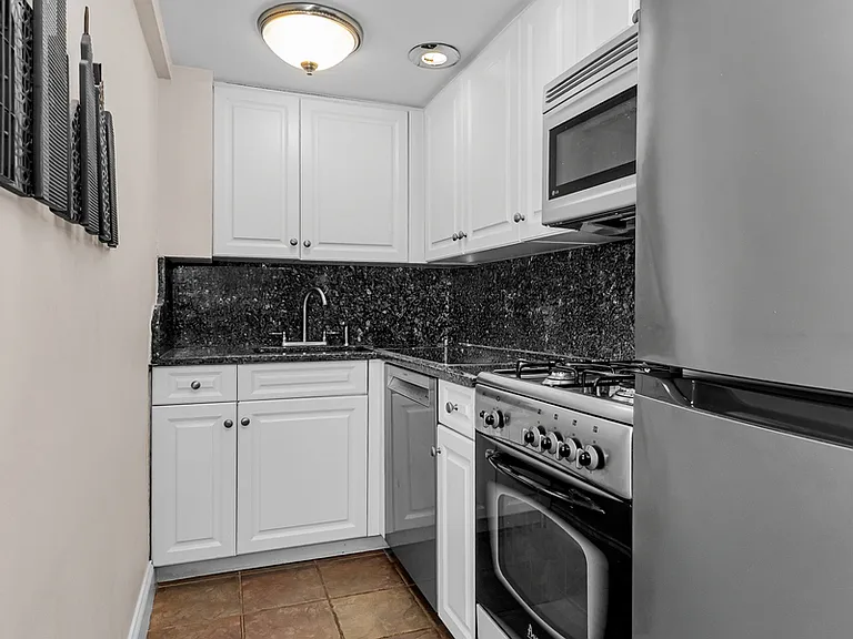 333 E 75th St #11J — Photo 3