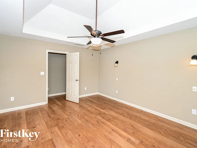 5802 Millers Pond Ln — Photo 8