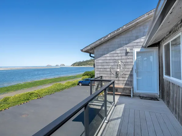1800 Pearl St W #9, Netarts, OR 97141