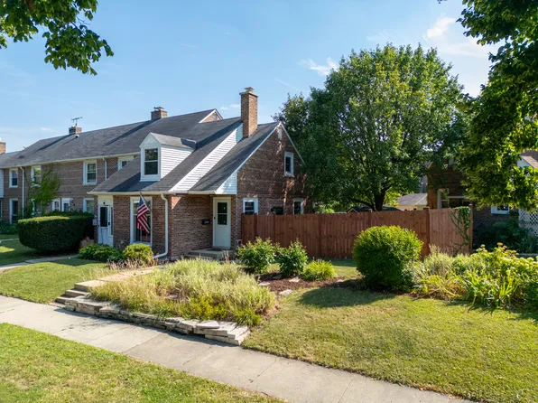 1425 Willow Ave, Des Plaines, IL 60016