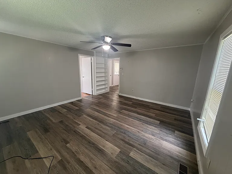 120 E Boone St — Photo 6