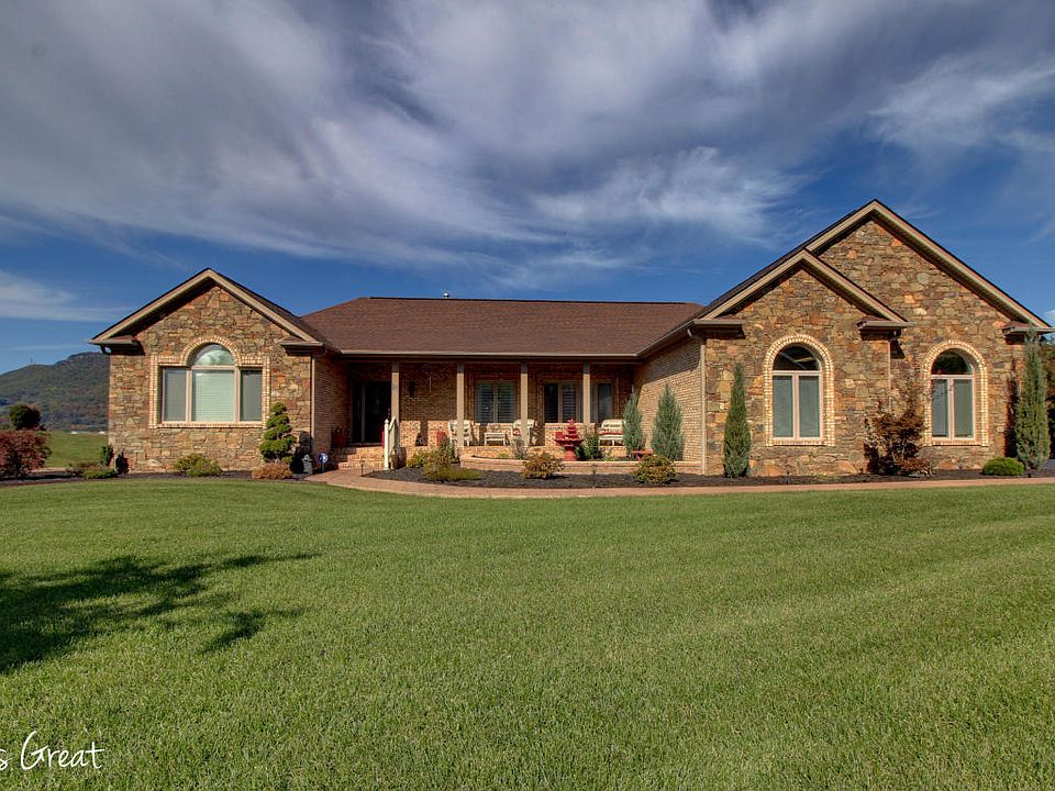 1st image of 15 Stoneledge Dr