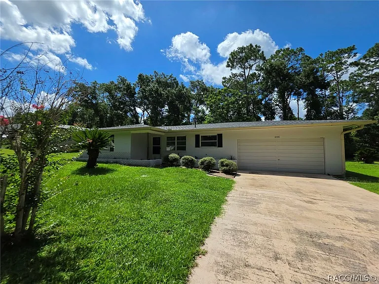 6106 E Calico Ln — Photo 2