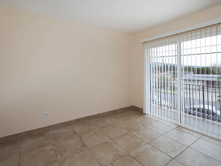 Lanai Village Apartments — Photo 32