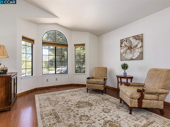 5th image of 815 Bourton Ct