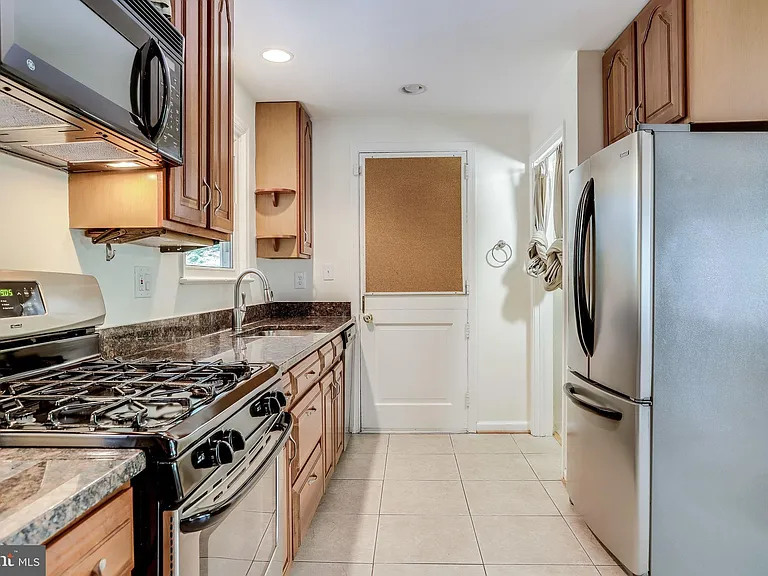 5225 Old Dominion Dr — Photo 10