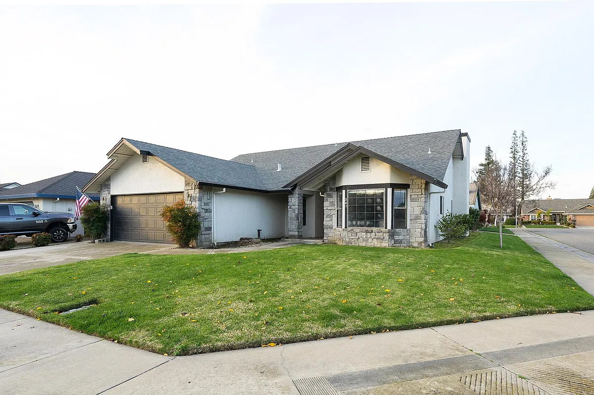 Building Photo - 341 Meadowlark Way
