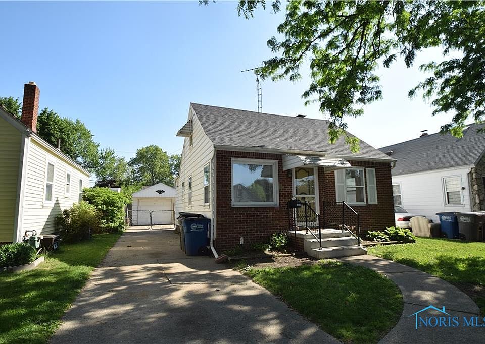 1st image of 2926 123rd St
