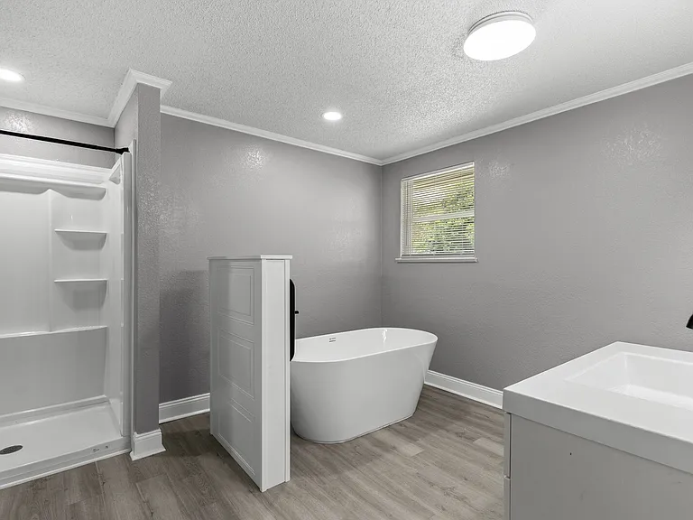 109 E Frost St — Photo 12