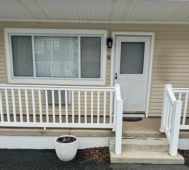130 N Adams Ave #B — Photo 2