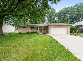6203 Saint Joseph Dr, Seven Hills, OH 44131