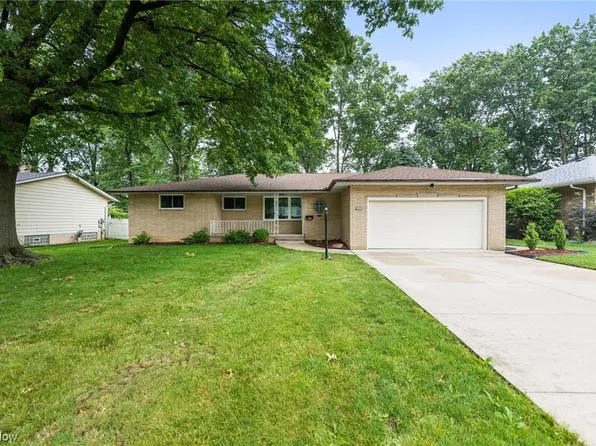 6203 Saint Joseph Dr, Seven Hills, OH 44131