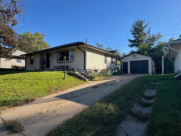 4th image of 615 N 12th St
