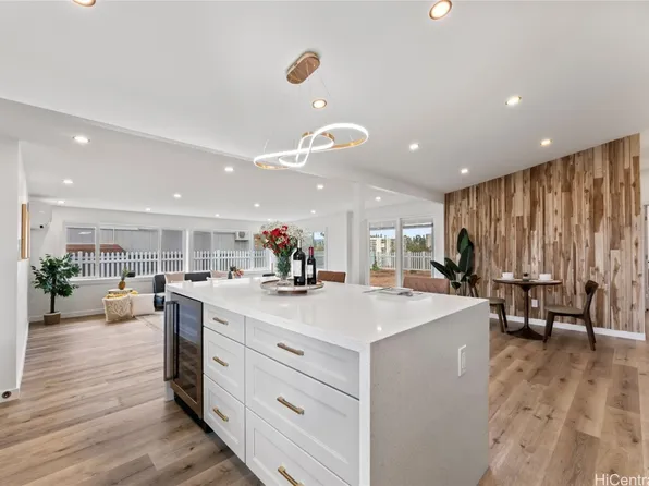 98-858 Kaamilo St, Aiea, HI 96701