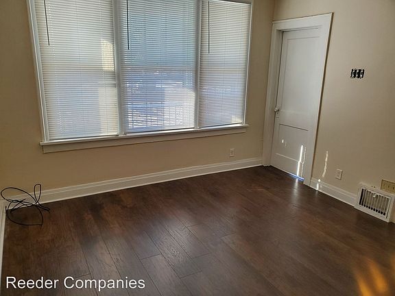 3rd image of 3821 Evergreen St